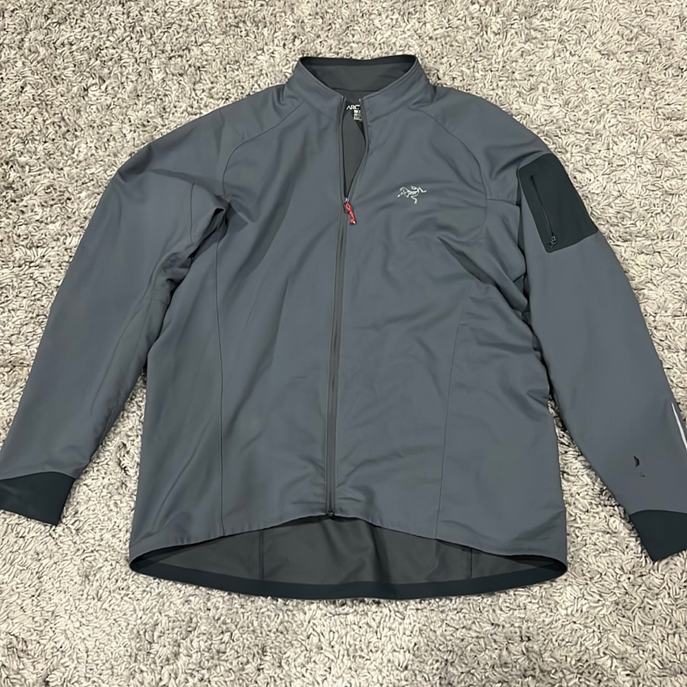 Arc’teryx XL light weight jacket